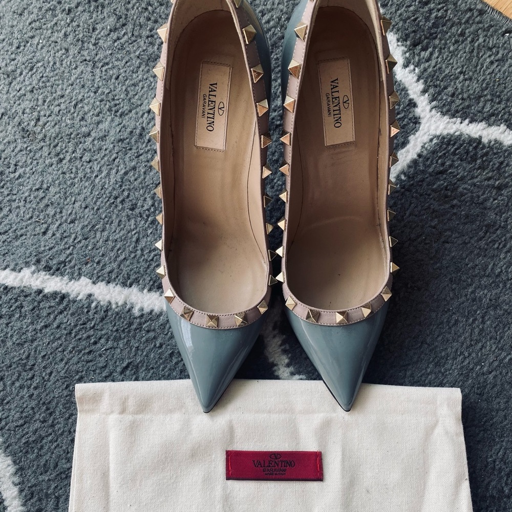 EUC Authentic Valentino rockstud heels